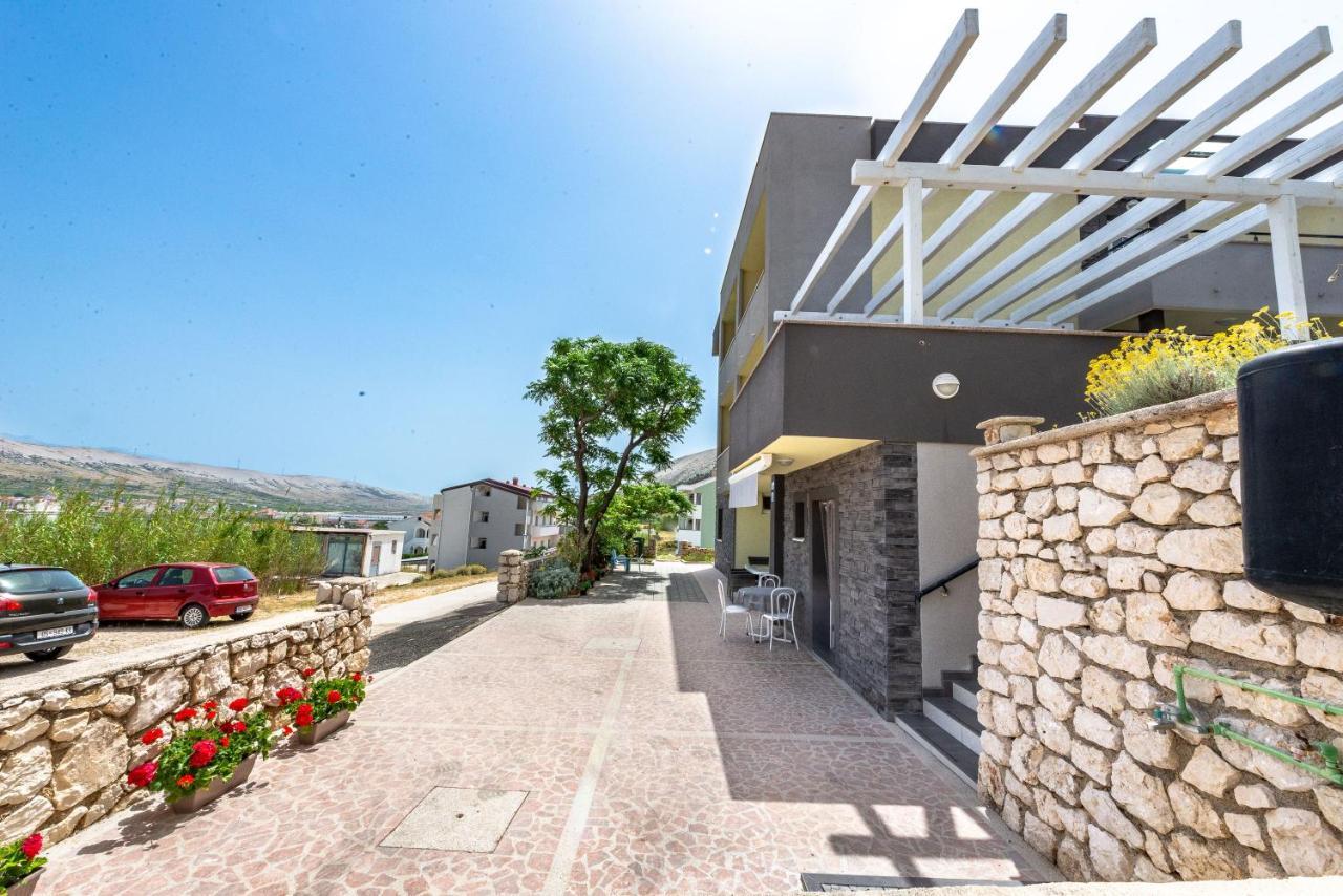 Apartments Lili Pag Town Exterior photo