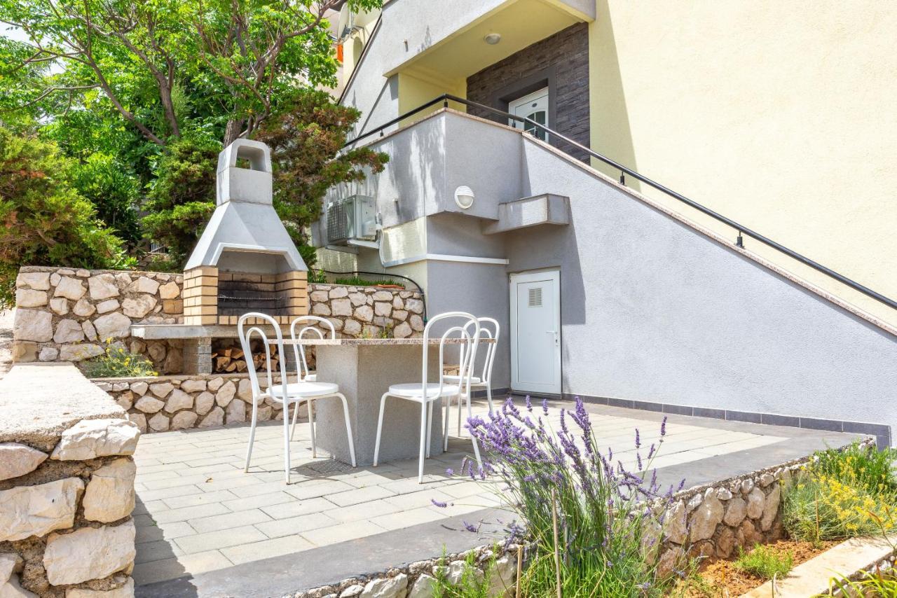 Apartments Lili Pag Town Exterior photo