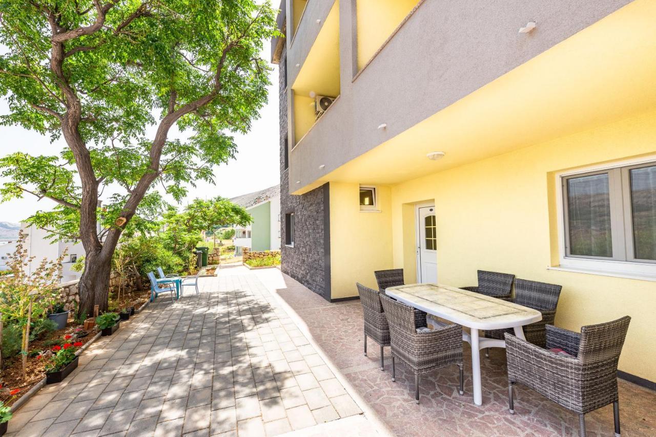 Apartments Lili Pag Town Exterior photo
